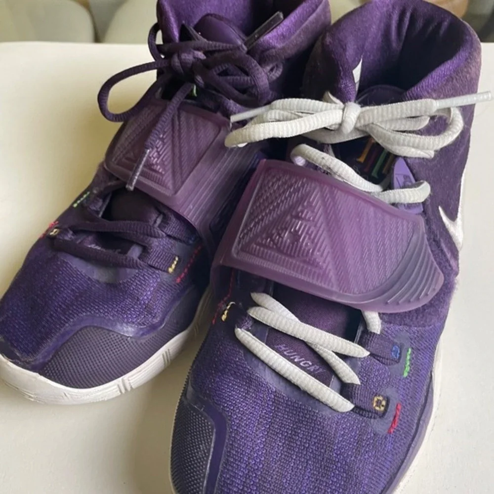 Nike Basketball Shoes Purple Strap Sneakers Athletic Kids Size 6Y‎